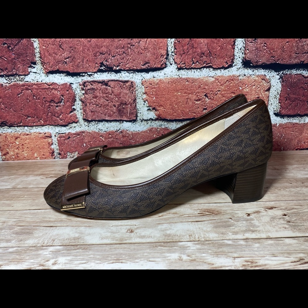 Michael Kors size 9.5 classic dress heel